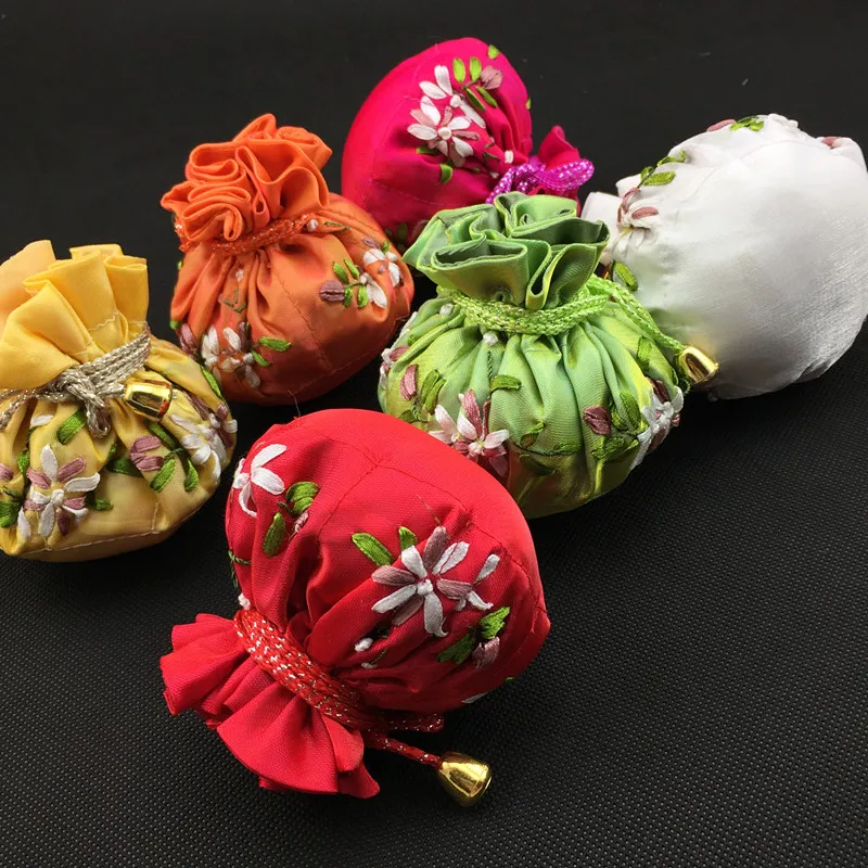 Handmade Ribbon Embroidered Round Bottom Bag Chinese Ethnic Satin Cloth Travel Jewelry Gift Pouches 8 Ring Case Bag Craft Packaging Bags