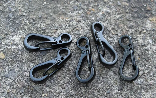 Camping Mini Carabiners och EDC-verktyg Utomhus behövs Mosvales SuperVivencia och flaska krok Paracord användbart