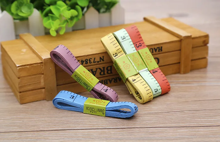 Multi Color Measure Ruler 3mm Body Tape Mätning Längd 150 cm 60 tum mjuk linjal Syskräddare Mätning av linjalverktyg Kids Tyg Regel1910825