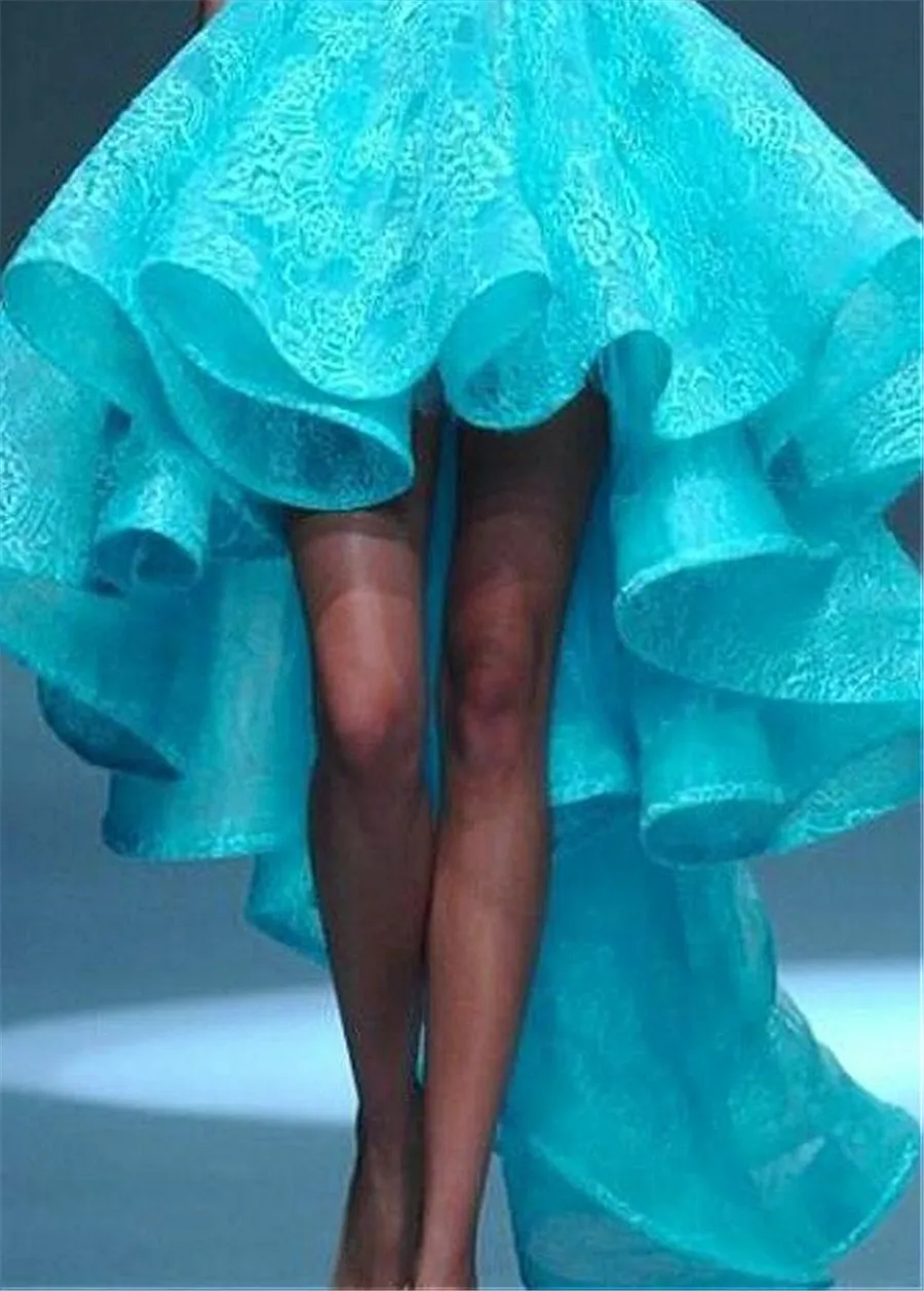 Jewel Neckline Hi-Lo Prom Klänningar med Lace Appliques Blue Lace Kortärmad Sexig Evening Dress Illusion Back Vestido de Formatura Longo