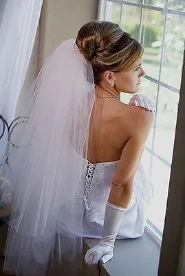 Nieuwe 2T White / Ivory Bridal Ellebooglengte Cut Edge Wedding Sluier met Kam Tulle Bridal Sluiers