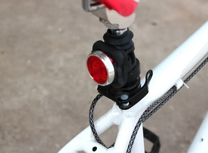 サイクリング自転車 MTB バイク USB 充電式 160LM 3LED ヘッドフロントリアテールクリップライトランプ 2 色 2016 新しい Arriva HJ-030