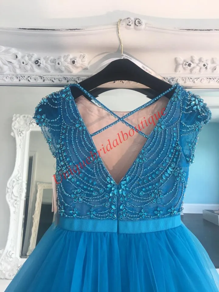 Sławny projektant Little Girl Toddler Niemowlę Baby Pageant Dresses 2019 Cap Rękawy Major Frezowanie Tulle Długie Cute Kids Birthday Party Suknia