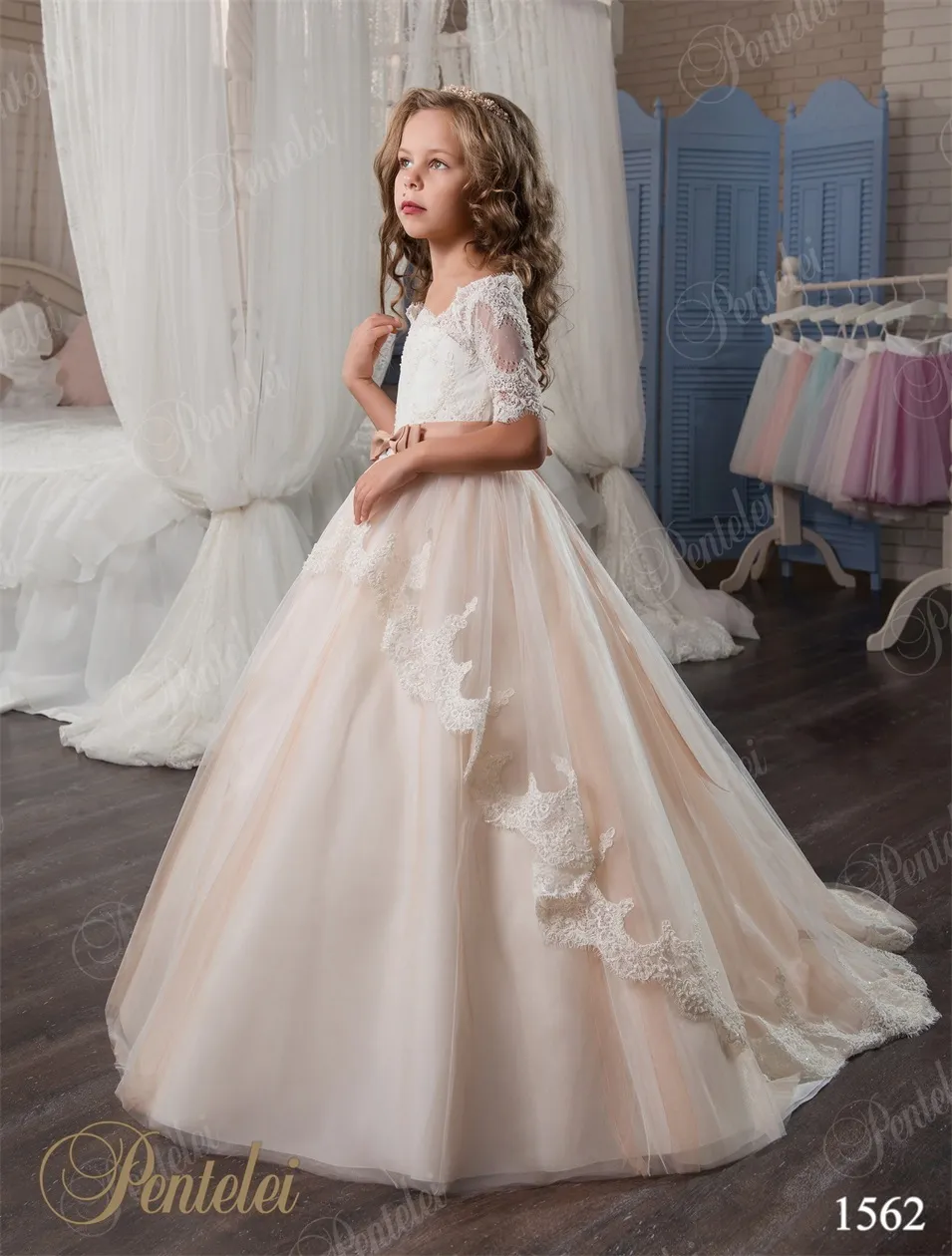 Vintage Flower Girls Dresses Pentelei with Bow and 2/1 Sleeves Ball Gown Champagne Tulle Little Girls Gowns for Party and Prom