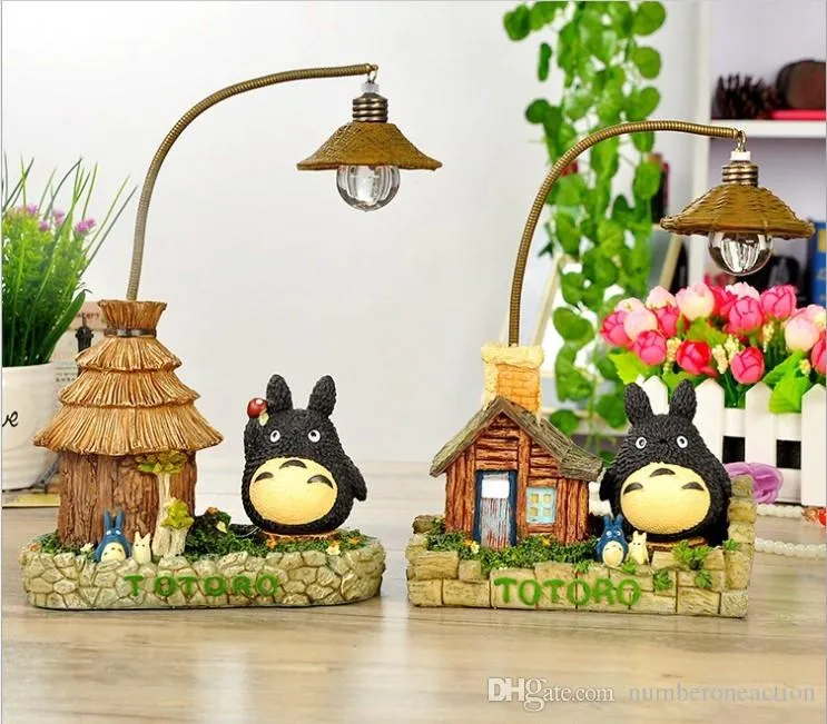Totoro Veilleuse de chevet mignonne pour enfants Lampe de table Décoration  de chambre Cadeau de Noël : : Luminaires et Éclairage