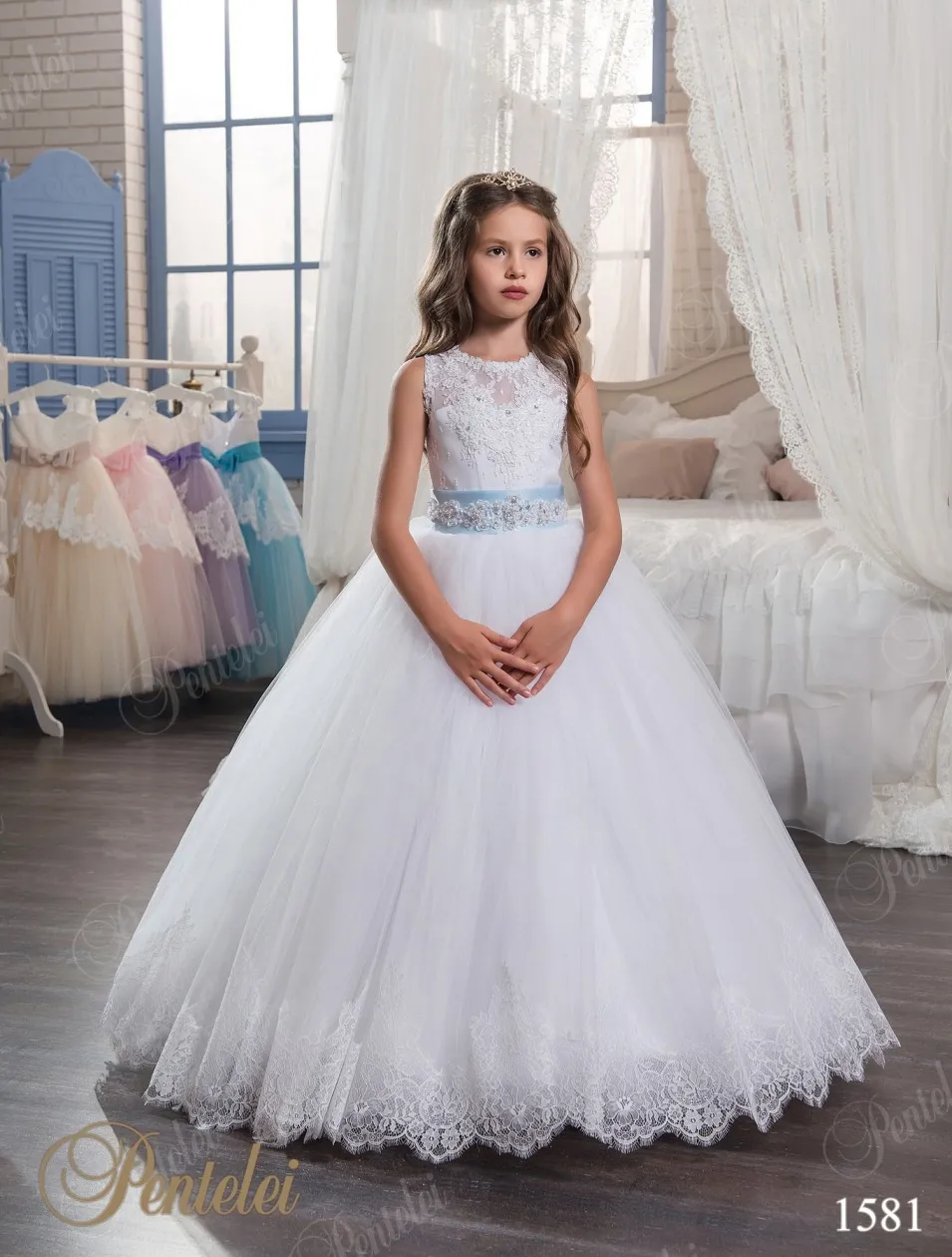 Kids Wedding Dresses 2021 with Tiered Skirt and Beaded Belt Appliques Tulle Ball Gown Flower Girls Gowns for Little Girls