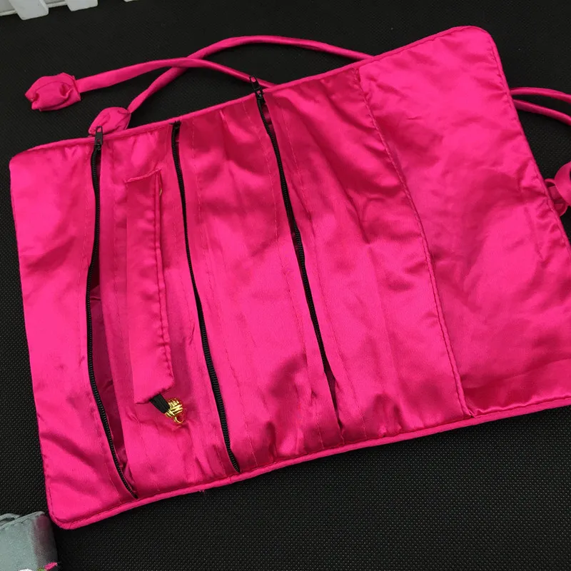 Tragbare Stickerei-Reise-Schmuck-Rolltasche und 3 Reißverschlusstaschen, Seidensatin-Stoff, Geschenkverpackung, Halskette, Armband, Ohrring, Ring-Aufbewahrung
