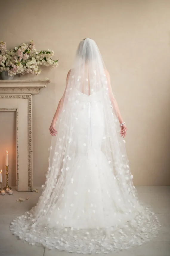 3D-Floral Appliques One Layer Bridal Veils Chapel Length Veil Wedding Veils Tulle White 또는 Ivory Veils for Bridal 2.5M 긴 베일