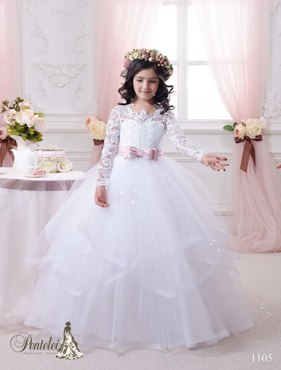 2021 Ball Gown Flower Girls Abiti con maniche lunghe e gonna a balze Tulle con applicazioni di pizzo Bellissimi abiti da prima comunione per bambine