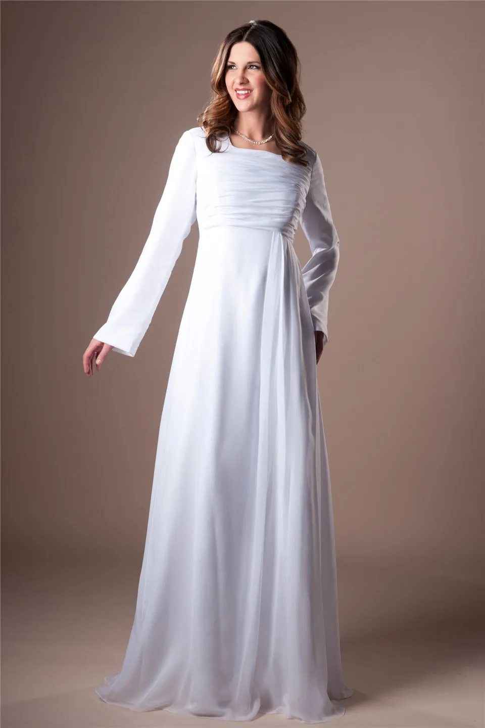 Long Informal Chiffon Modest Wedding Abites con maniche lunghe Abiti da sposa Temple Informale Beach Sareggia