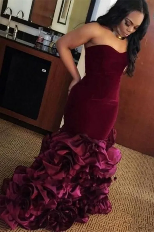 Elegant Plus Size Prom Dresses Burgundy Velvet Top Strapless Sweetheart Sleeveless Ruffles Skirt Custom Made Evening Formal Party Gowns