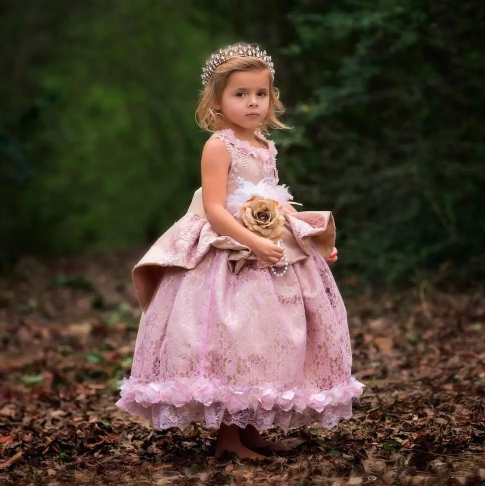 Blozen roze baljurk meisjes pageant jurken met handgemaakte bloemen ruches peplum kids verjaardag jurk enkel lengte vintage bloem meisje jurk