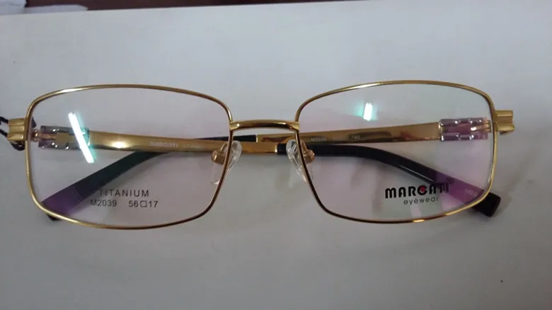 NOUVEAU gros placage IP de haute qualité 100% pur-titane plein cadre ultra-léger pour lunettes de prescription masculine forme rectangle de couleur dorée