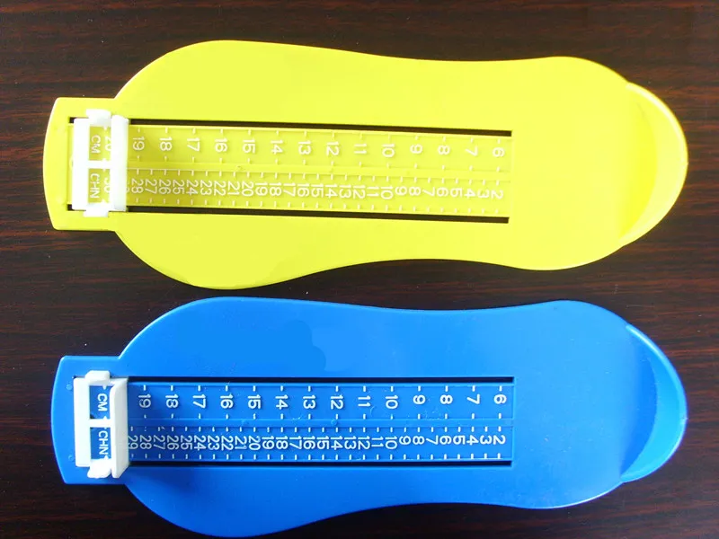 Quantité de pieds, artefact de chaussures pour enfants, mesure précise des pieds de bébé longs, chaussures pour enfants nécessaires. Outils de mesure