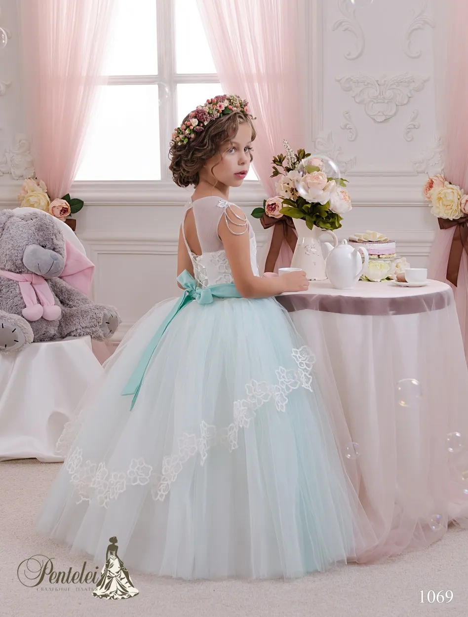 2016 Light Ice Blue Little Bride Dresses with Beaded Ribbon and Beaded Shoulders Lace Appliques Ball Gown Flower Girls Gowns
