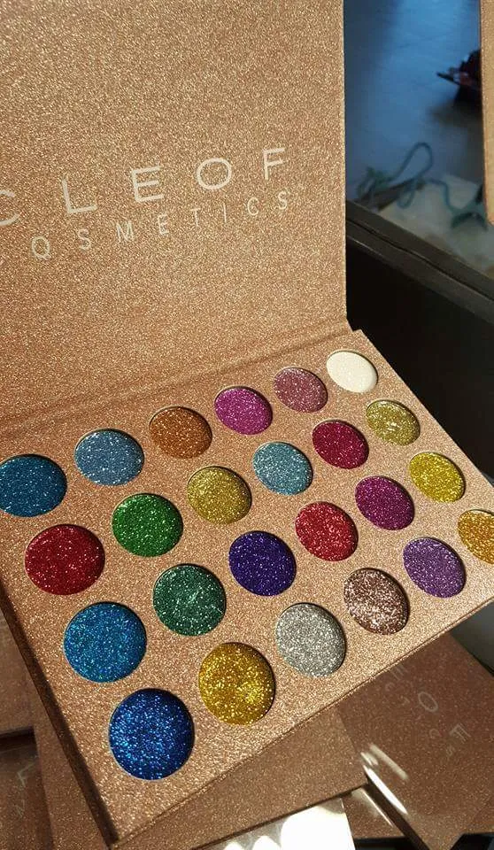 Hot Sale New Cleof Cosmetics Super Glitter Eyeshadow Palett 24 Färger Vattentät Pressad Ögon Skugg Pulver till jul Makeup Gratis DHL