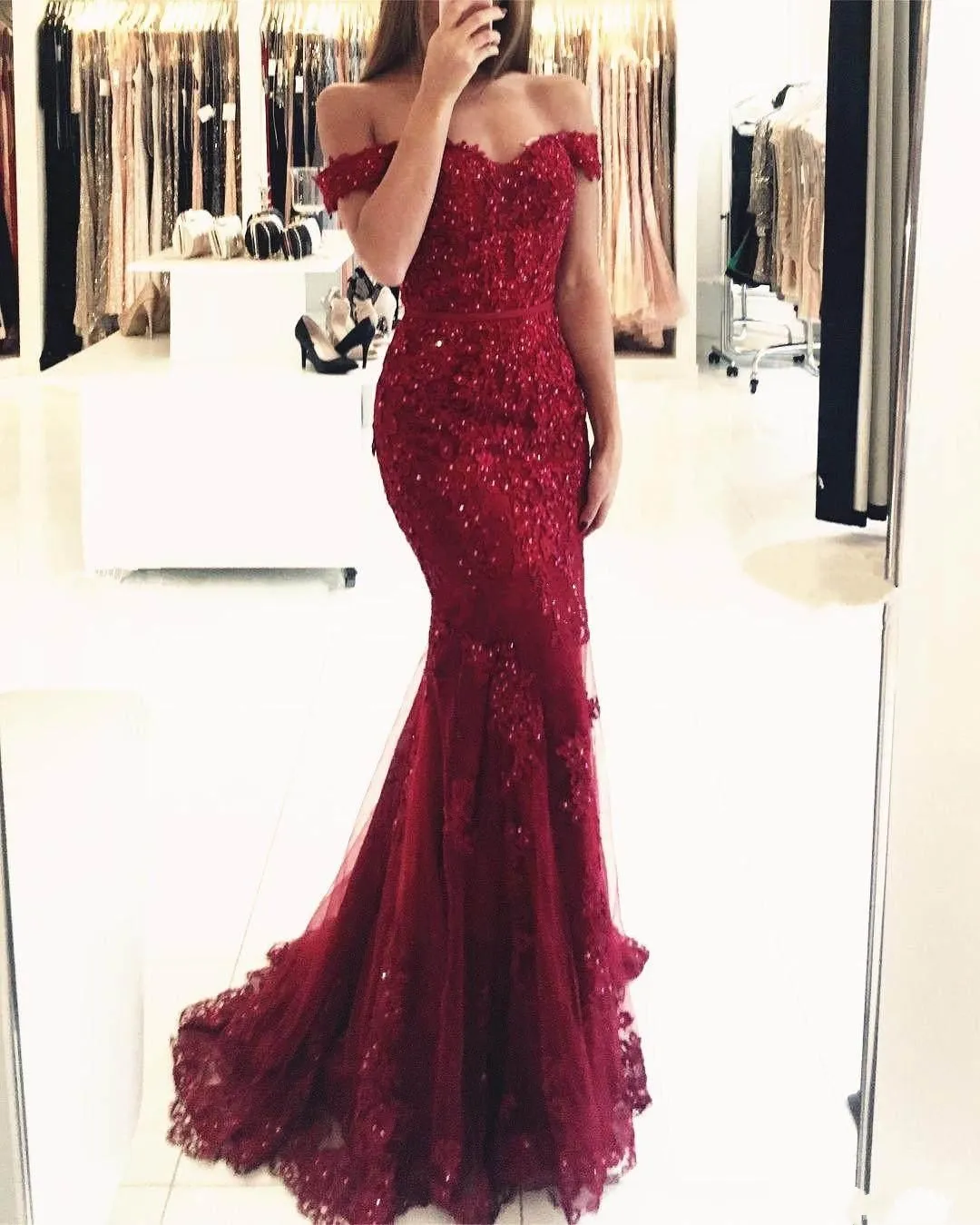 2020 New Sexy Dark Red Hunter Burgundy Lace Mermaid Evening Dresses Wear off Shoulder Crystal Beaded Appliques Floor Length Party Prom Gowns