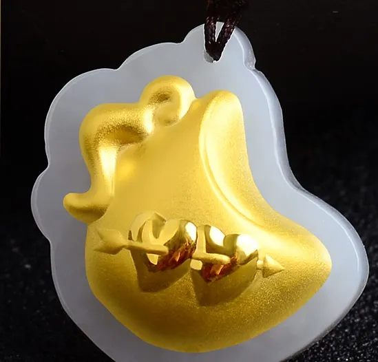Pendentif en jade (coeur) incrusté d'or pomme d'amour. Pendentif collier talisman.