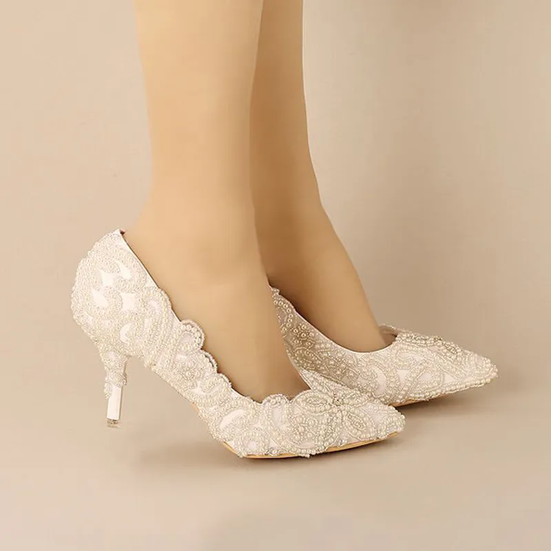 Perle blanche Perles Chaussures de mariée Nouveau designeur Superbe Mariage Chaussures de fête de mariage pointues Toile des talons blancs pour les chaussures de bal fiancée