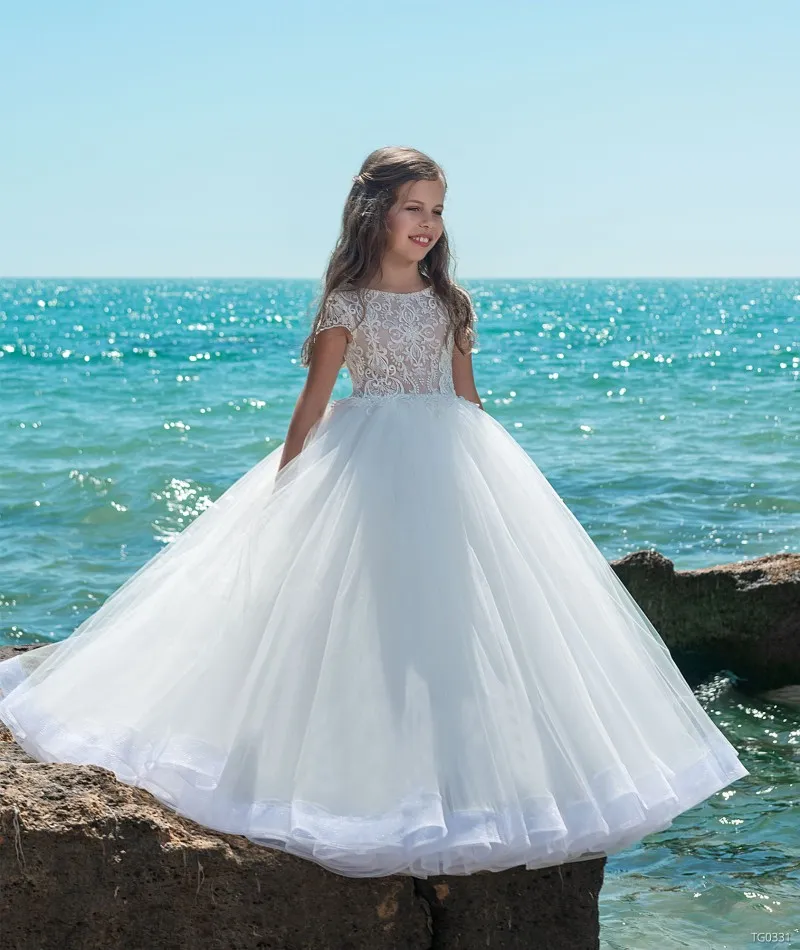 2018 Lace Ball Gown Flower Girls Dresses For Weddings Short Sleeve Appliqued Boho Kids First Communion Dress Vintage Pageant Gowns