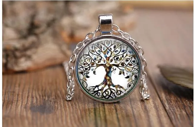 Collier pendentif en verre de collier de gemme de temps d'arbre de vie