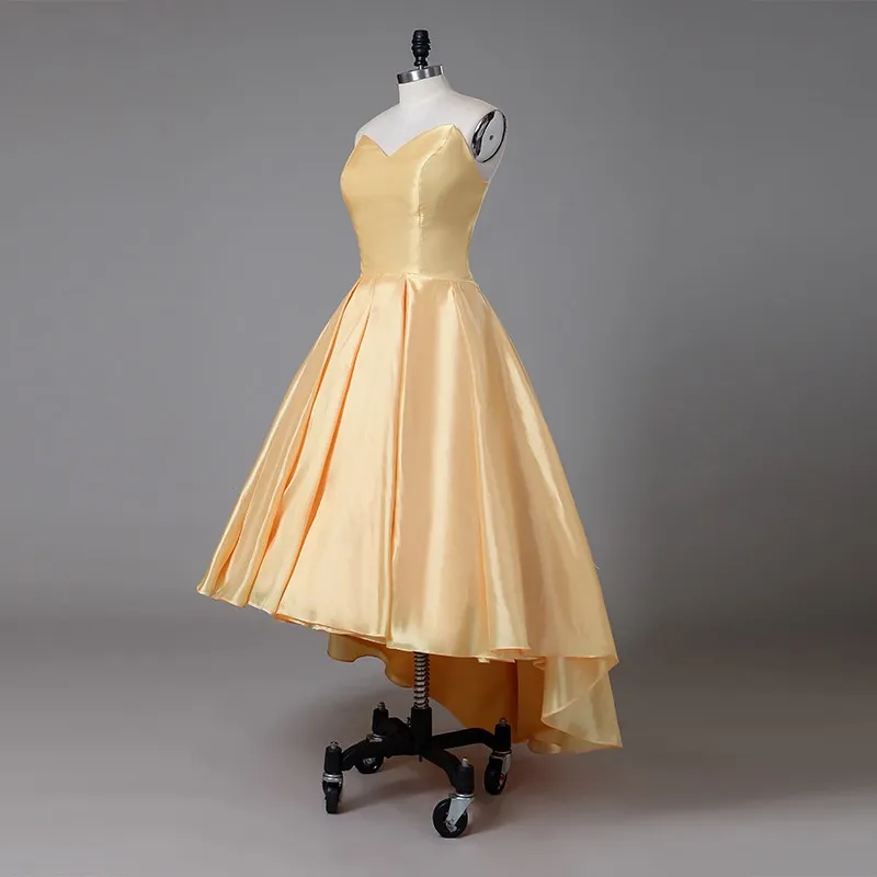 シンプルな黄色の実際の写真の高い低卒業のドレス恋人Ruchedサテンショートフロントロングロングバック安価なPROMの帰省のドレスガウン