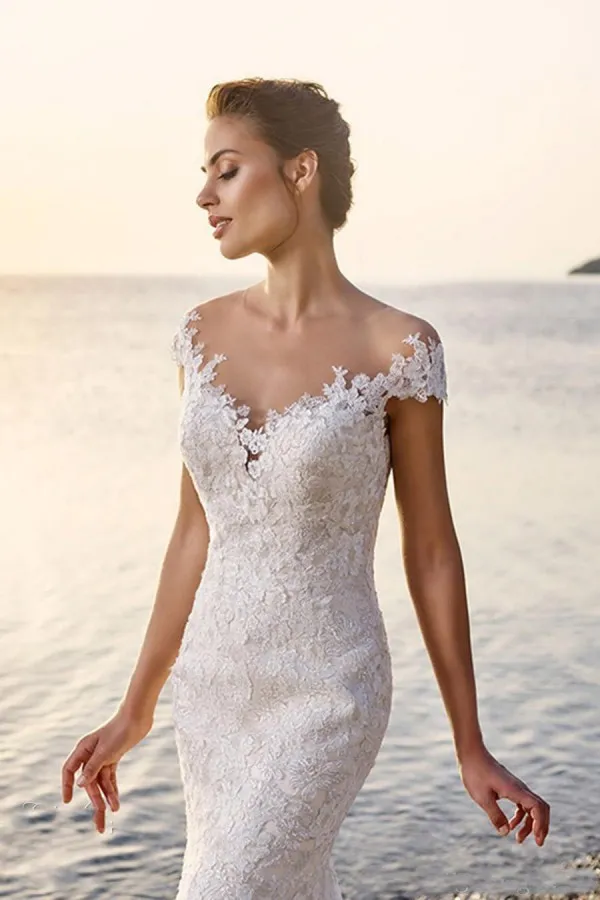 Strand Lace Mermaid Bröllopsklänning 2019 Sexig passform och flare Se igenom Tillbaka Appliques Tulle Bridal Gowns med Sheer Shoulder Cap Sleeve Button