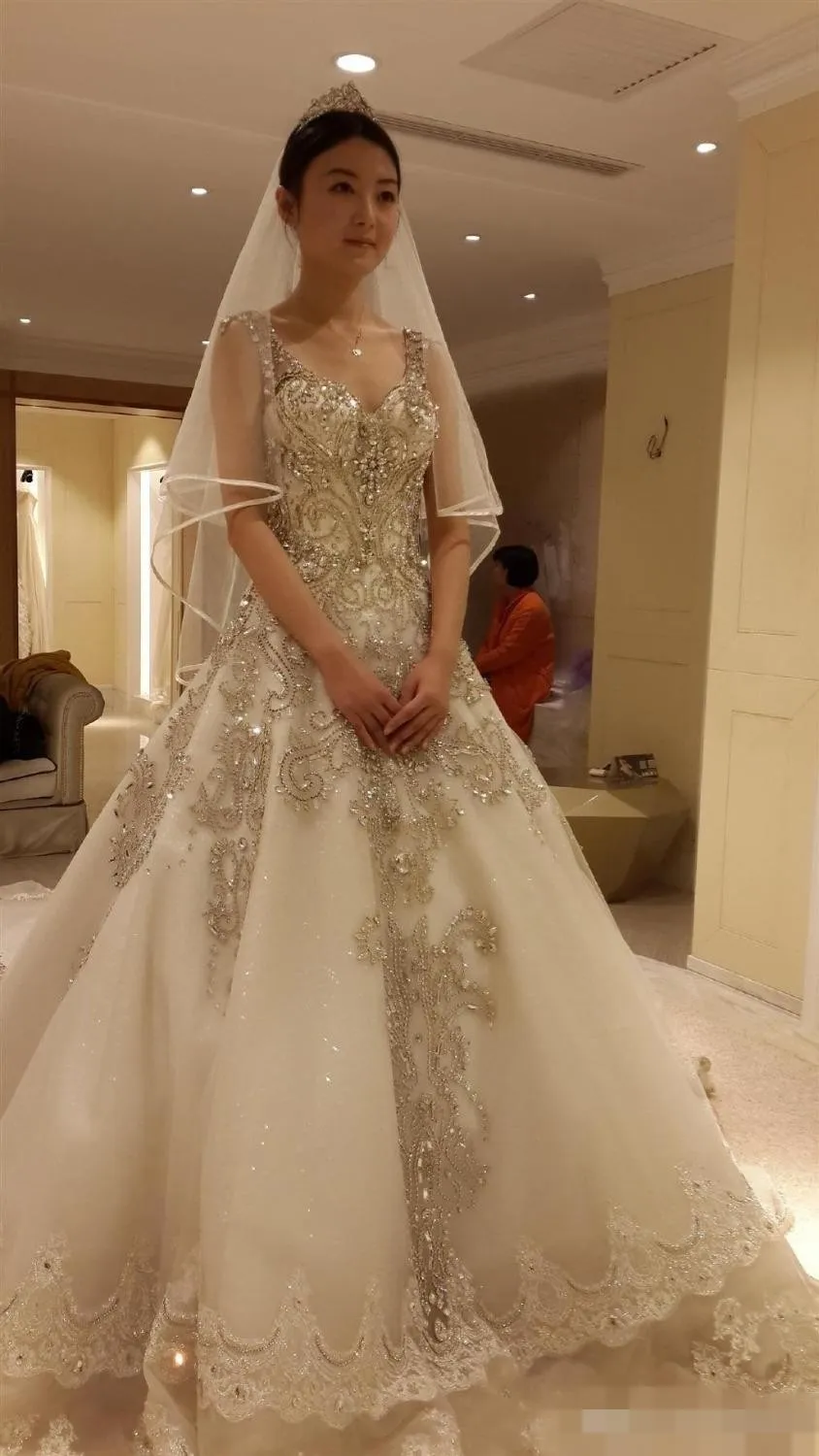 Vestidos de novia de Cenicienta de tren de catedral de lujo 2019 con correas de novia Con cuentas de cristal Rhinestone Ilusión Princesa Vestidos de fiesta nupciales