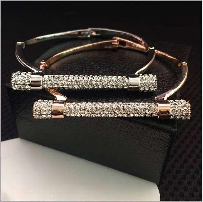 2017 Braccialetti con polsini a ferro di cavallo Gioielli in acciaio inossidabile Moda oro rosa 18 carati Lusso scintillante Zircone Diamante Pulseiras Femininas Bolt Bangle