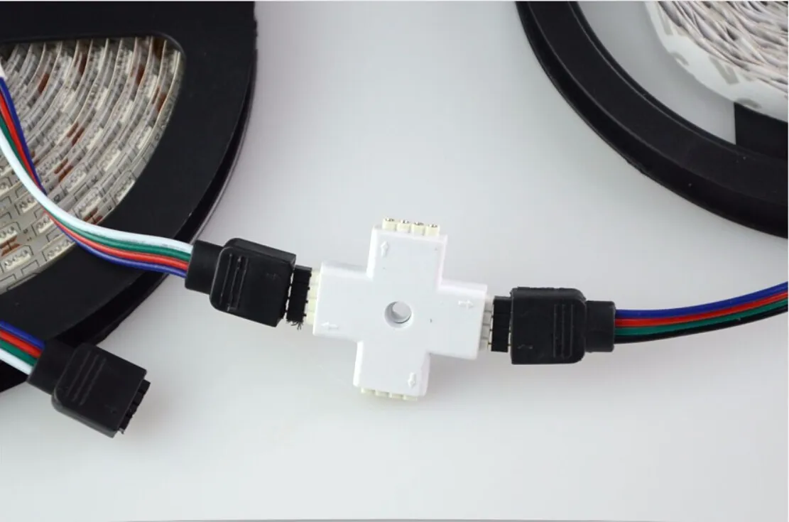 4Pin RGB-connector Cross Tape LED-verlichting Accessoires X-tape verlengdraad voor 3014 3528 5050 LED RGB Strip Light