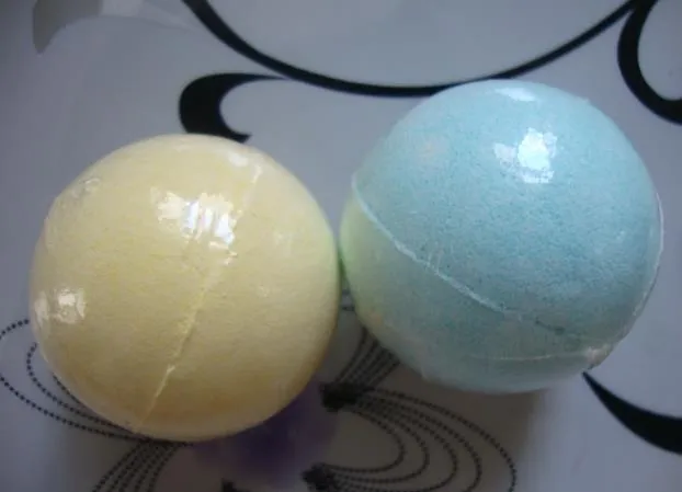 Salud 10g ¡Color aleatorio! Bola de bomba de baño de burbujas naturales aceite esencial hecho a mano SPA sales de baño bola efervescente regalo de Navidad para ella