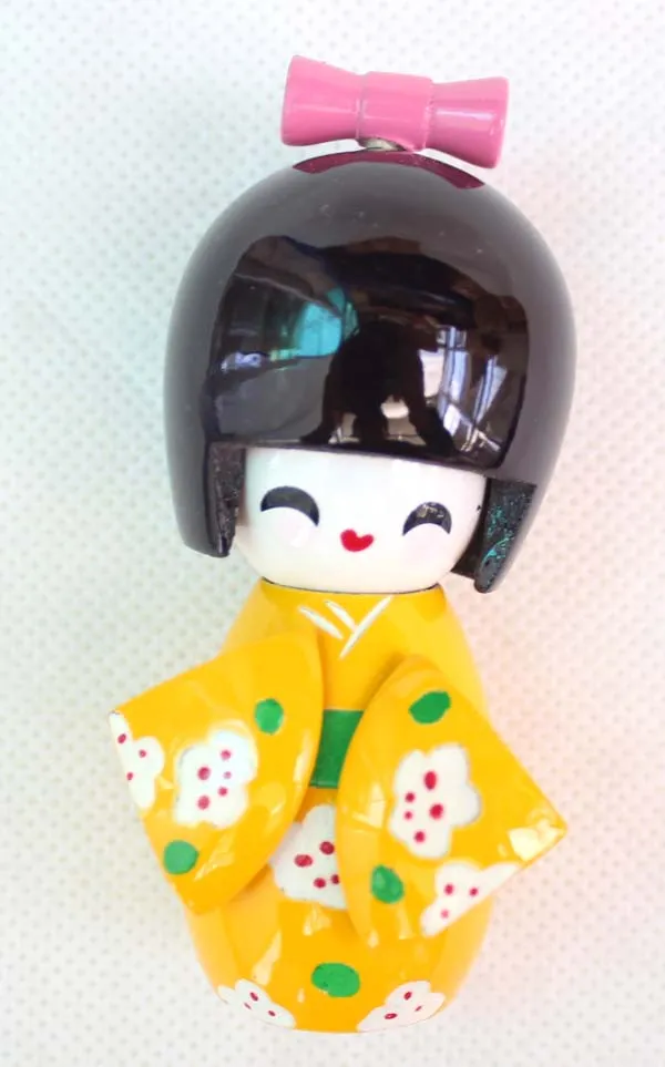 ¡Caliente! 40 piezas 9 cm madera clásica LINDO Oriental japonés KOKESHI muñeca con KIMONO figura muñeca niñas niños juguetes regalo en cajas