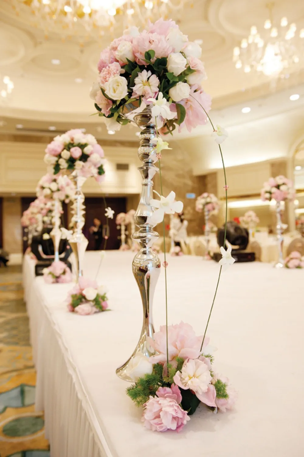 Partihandel Bröllop Blomma Bollhållare Bröllop Road Bly Wedding Centerpiece Metal Stand High Tall T Steg dekor 120 cm