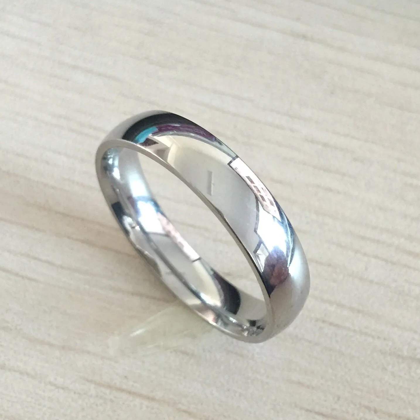 클래식 남성 리얼 실버 18K 화이트 골드 도금 6mm 티타늄 스틸 여성 남성 결혼 반지 최고 품질 연인 웨딩 쥬얼리를 페이드하지 마십시오