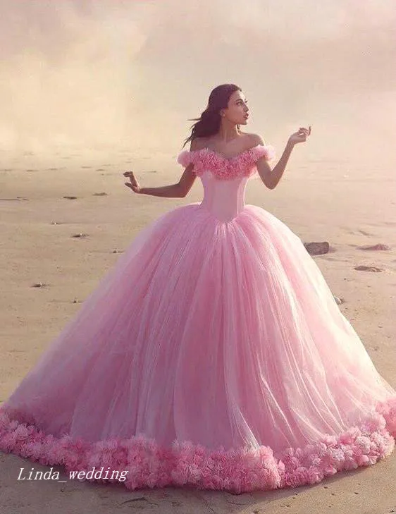새로운 도착 낭만적 인 핑크 웨딩 드레스 푹신한 공을 어깨에서 떨어지는 긴 드림 공주님 신부 파티 가운
