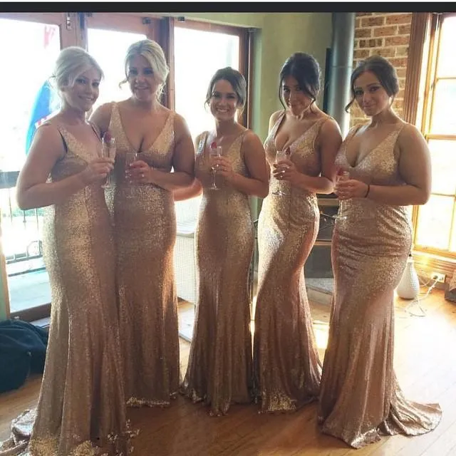 Sparkling Gold Sequins Mermaid Bridesmaid Dresses Open Back Sexy V Neck Plus Size Formal Gowns Sweep Train Maid of Honour Dress