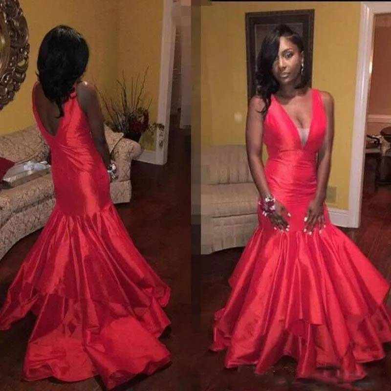 Sexy col en V profond rouge robes de bal en satin 2017 sirène manches longues robes de bal à plusieurs niveaux africains, plus la taille des robes de soirée personnalisées