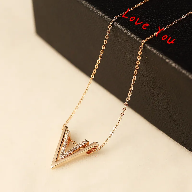 Korean Brand Gold Plated Chain Necklace & Pendant Fashion Women Crystal Letter V Pendant Necklace Jewelry Costume Bijoux