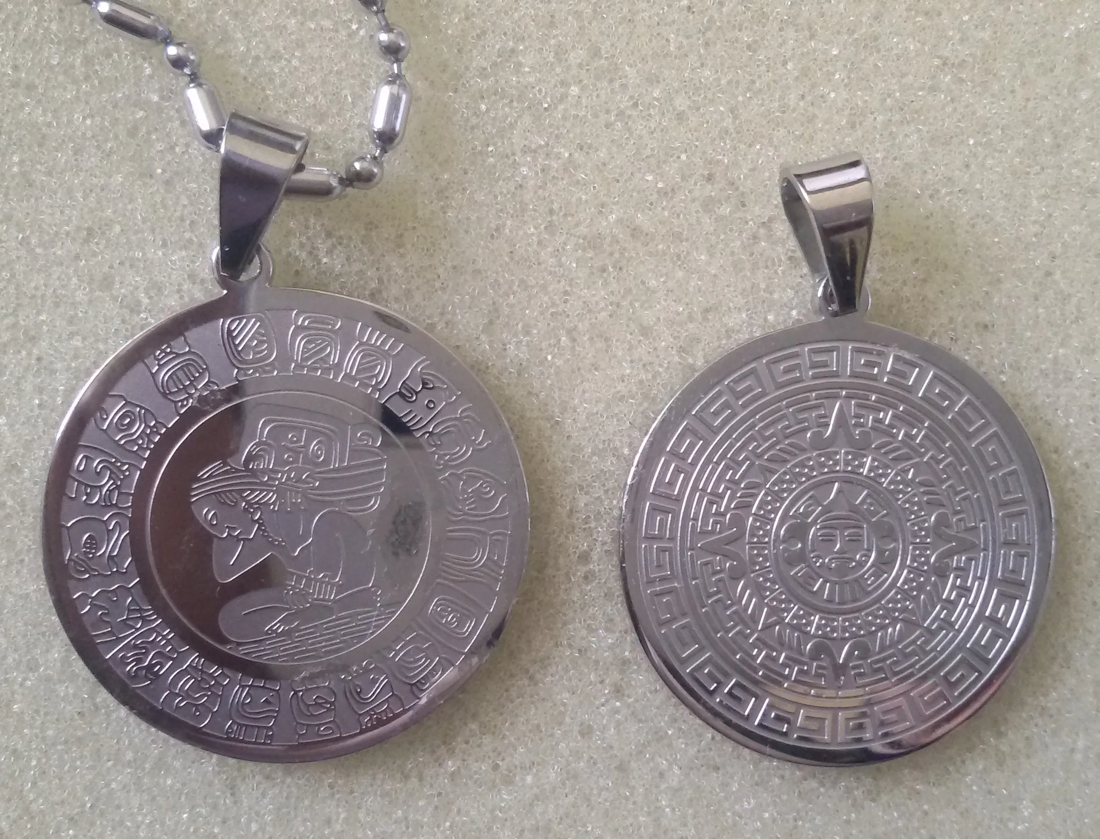 Pendentif de pièce de monnaie maya en acier inoxydable 316L de la mode américaine du Mexique, pièce commémorative de la prophétie maya, pendentif en métal du calendrier aztèque, chaîne gratuite