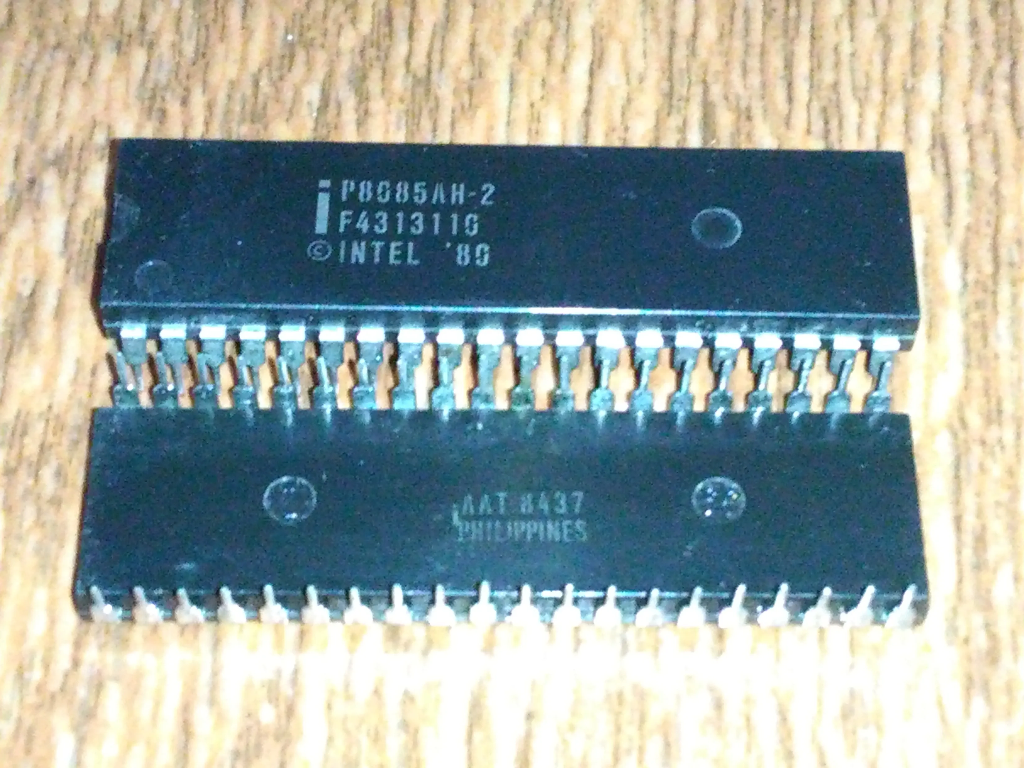 P8085AH-2, P8085AH, 8-Bit-HMOS-Mikroprozessor. 8085 alte CPU. PDIP40, Dual-Inline-40-Pin-Dip-Kunststoffgehäuse-IC. Elektronisches Bauteil