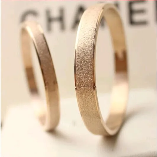 Moda 18K Rose Gold Pary Bransoletka Frosted Powierzchnia Bayonet Zapięcie Miłośnicy Bangles Bransoletki Srebrna Biżuteria na Tanie 10szt