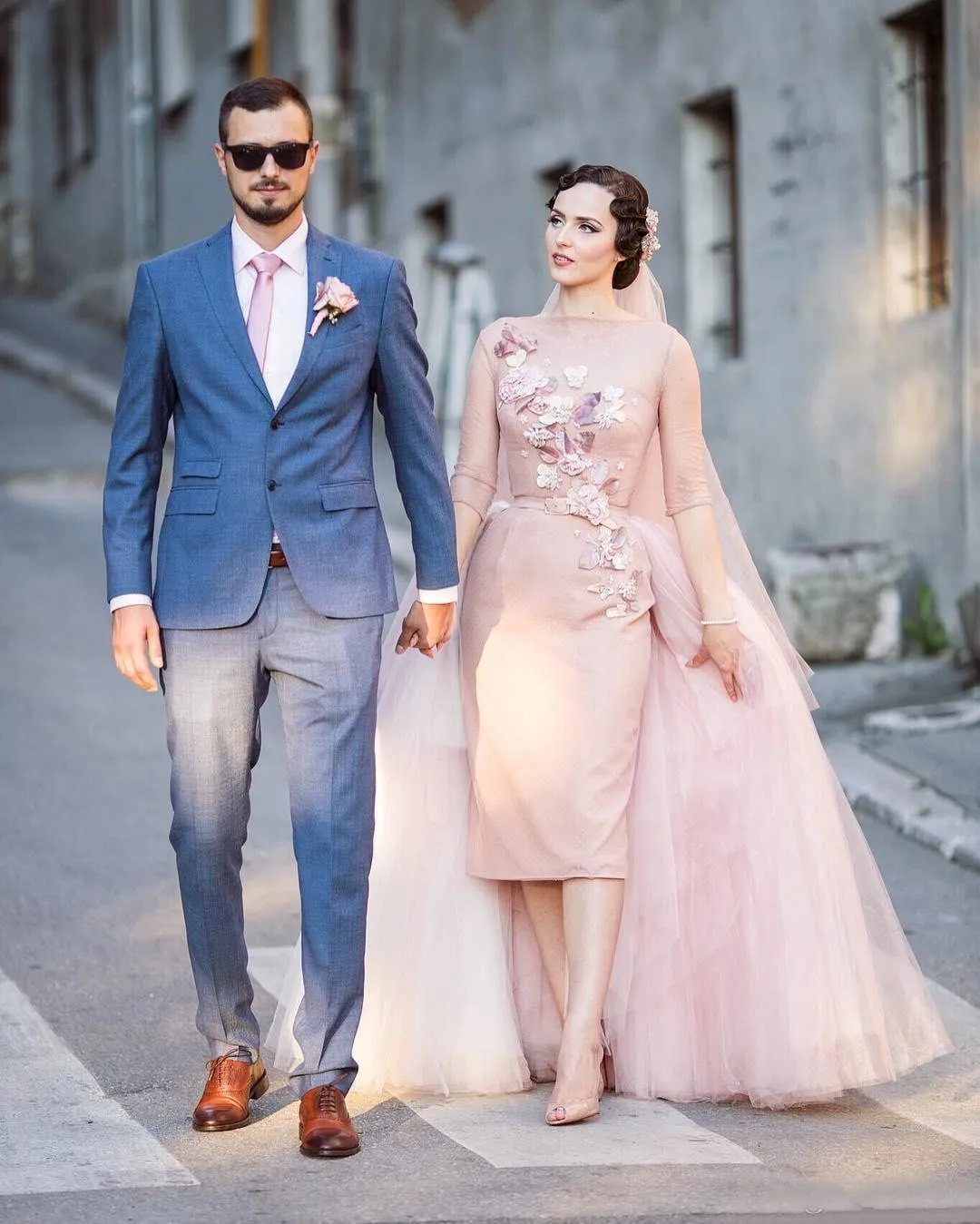 Blush Rosa Vestidos de Casamento Curtos Com Tule Trem Destacável 2017 Verão Sheer Neck Meia Manga Longa Bainha Applique Vestidos de Noiva