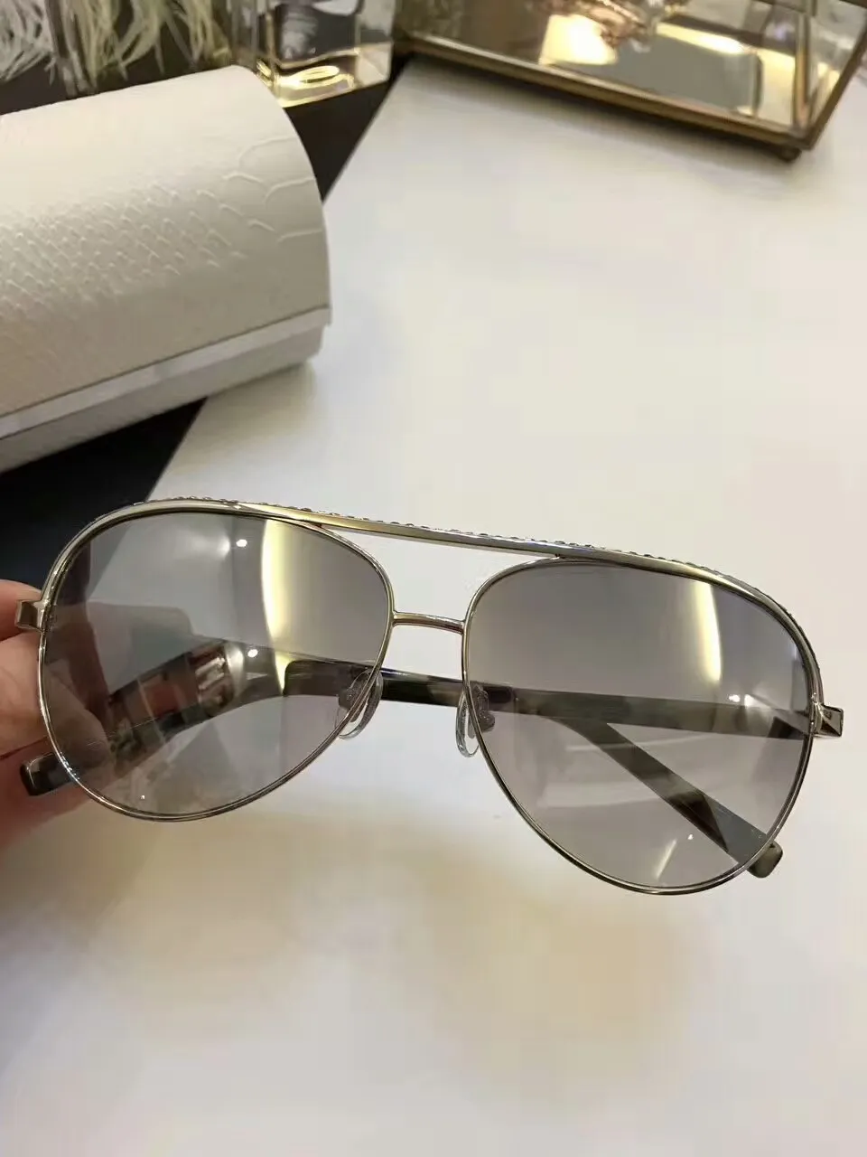 модный дизайнер солнцезащитные очки для женщин Lina Diamond-шипованных роскошный женский материал супер текстура летний стиль UV400 объектив женщины солнцезащитные очки