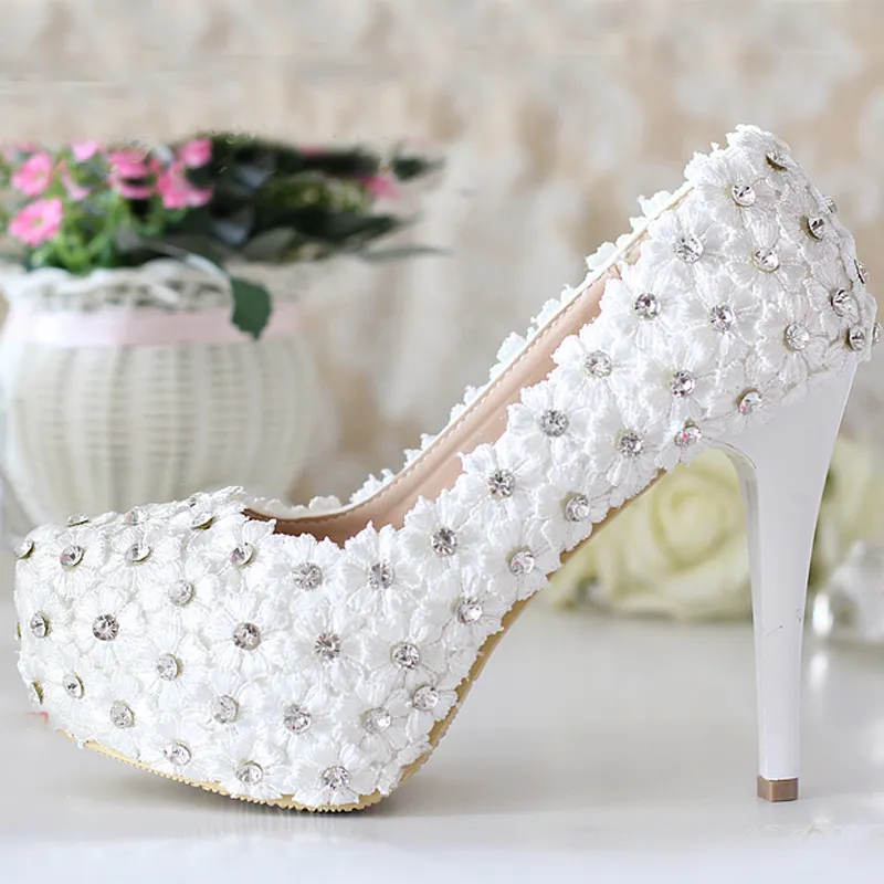 Chaussures de mariage à talons blancs à talons fleurs en dentelle avec strass Bling Bling 5 pouces talon chaussures de soirée de bal chaussures de demoiselle d'honneur