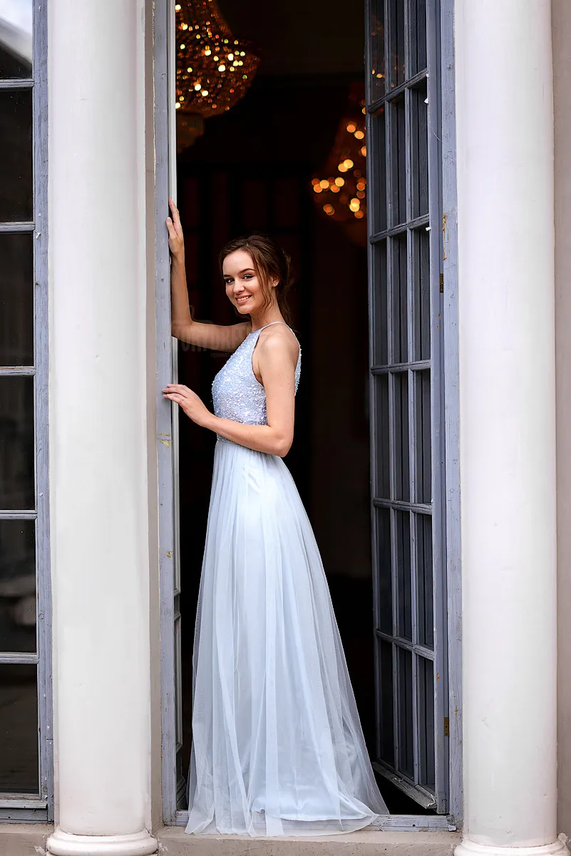 챠밍 베이비 블루 스팽글 얇은 명주 웨딩 드레스 보석 민소매 바닥 길이 라이트 블루 들러리 가운 웨딩 게스트 드레스
