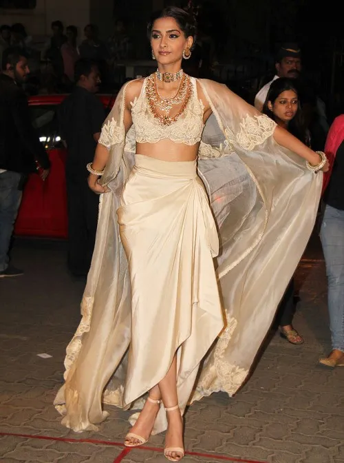 Chic Chiffon two piece evening dresses with and Sleeves - V-Neck Appliques, Perfect for India's Occasions