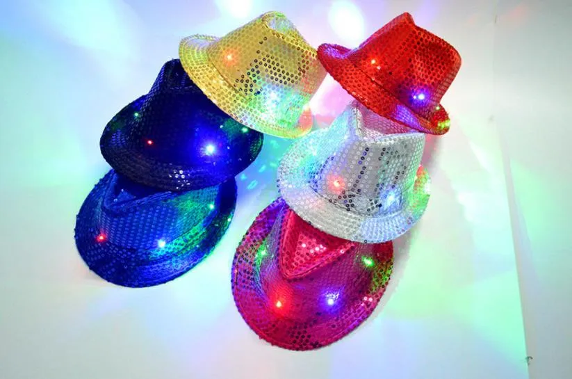 9色LEDジャズ帽子点滅ライトアップLED Fedora Trilby Sequins Capsファンシードレスダンスパーティー帽子ユニセックスヒップホップランプ発光帽子