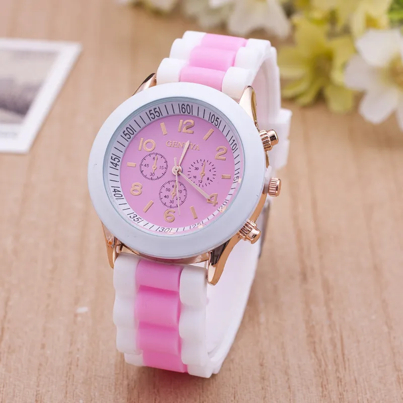 Nyaste mode Genève Silicone Quartz Watch Tre Circles Display White Strap Candy Color Gummi Girls Ladies Women Watches