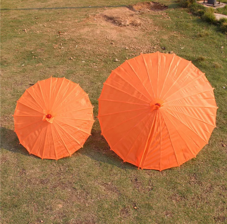 10 pçs / lote Plain Parasol de Bambu Oriental Parasol Parasol de Casamento Diy Pintura Parasol De Seda Sol Guarda-chuvas Acessórios De Noiva Artesanato Chinês