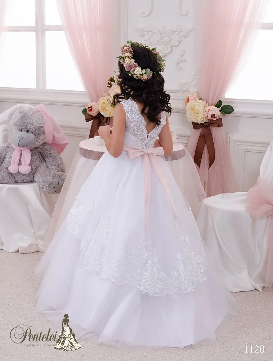 2016 Pretty Flower Girls Dresses with Beaded Sash Appliqued Tulle Lace Ball Gown First Communion Gowns for Little Girls